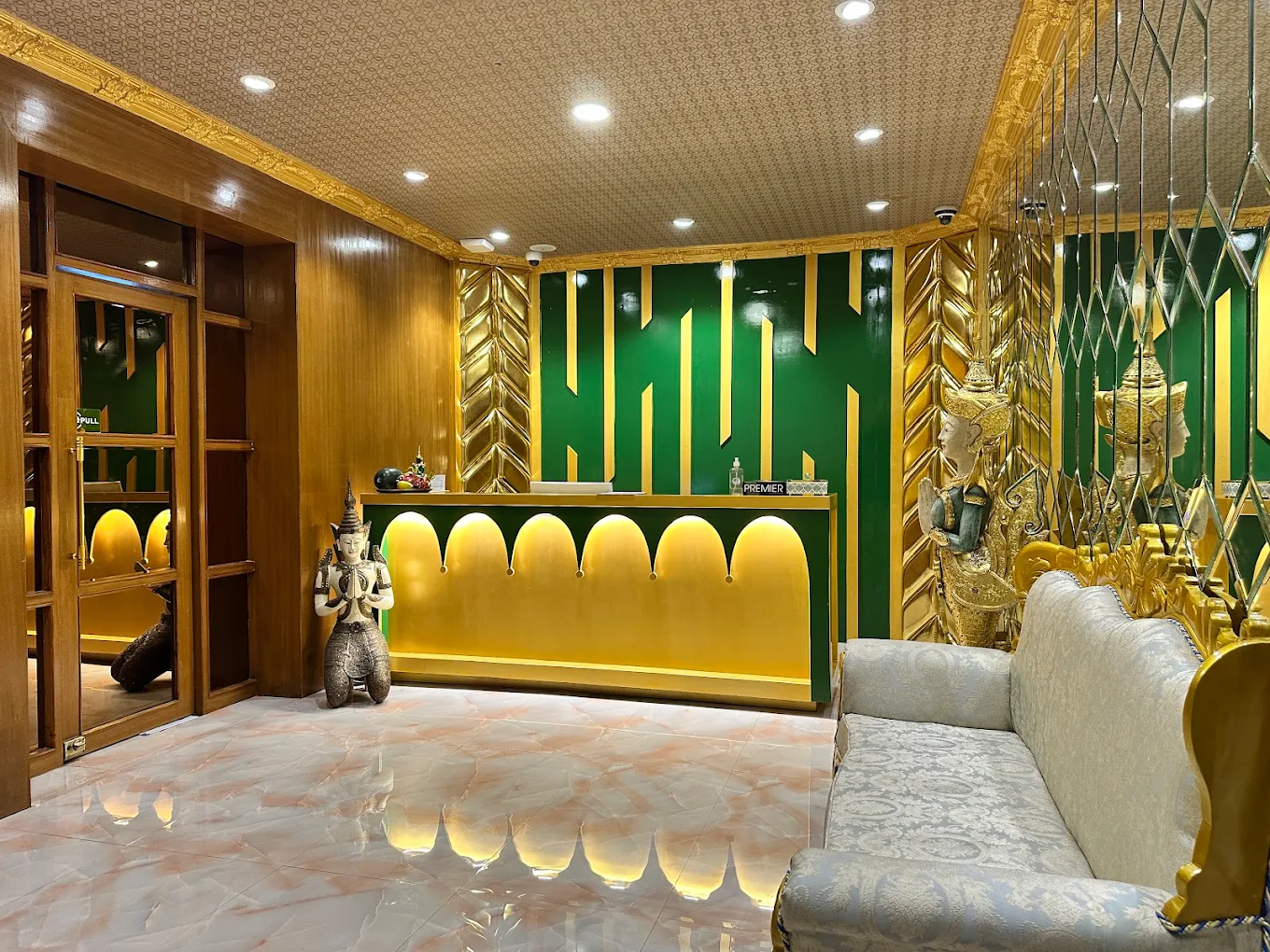 Front office at Zuan Thai Spa
